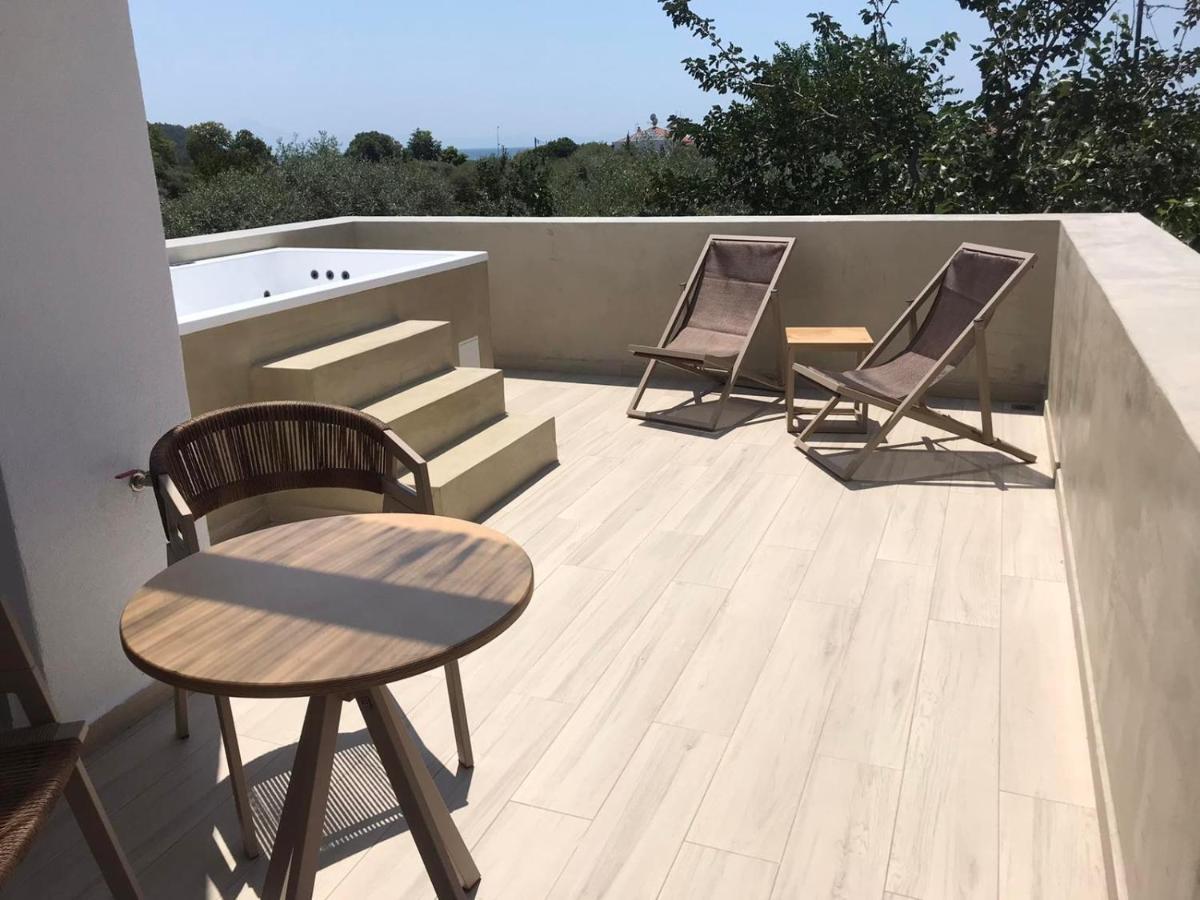Azzure Luxury Suites 포토스 외부 사진