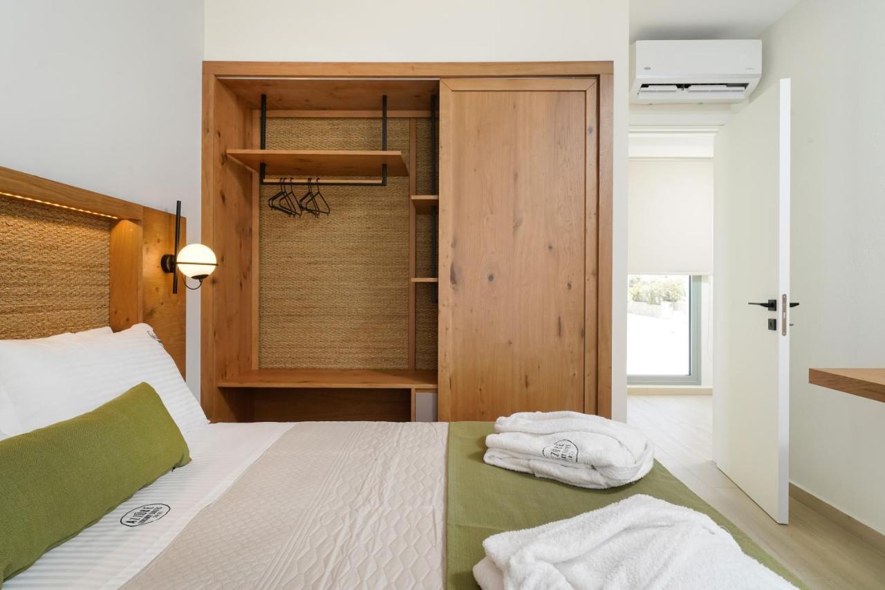 Azzure Luxury Suites 포토스 외부 사진