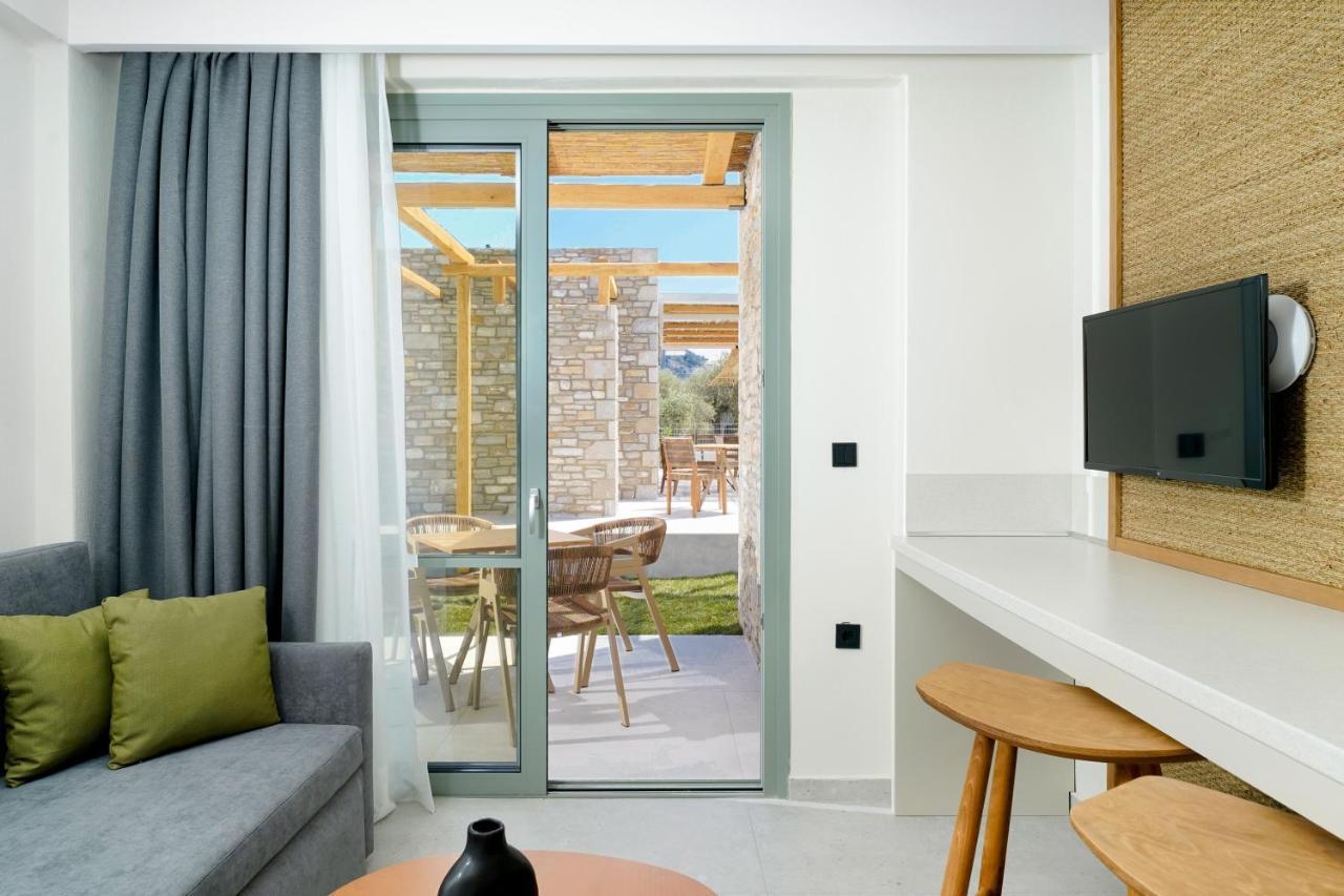 Azzure Luxury Suites 포토스 외부 사진