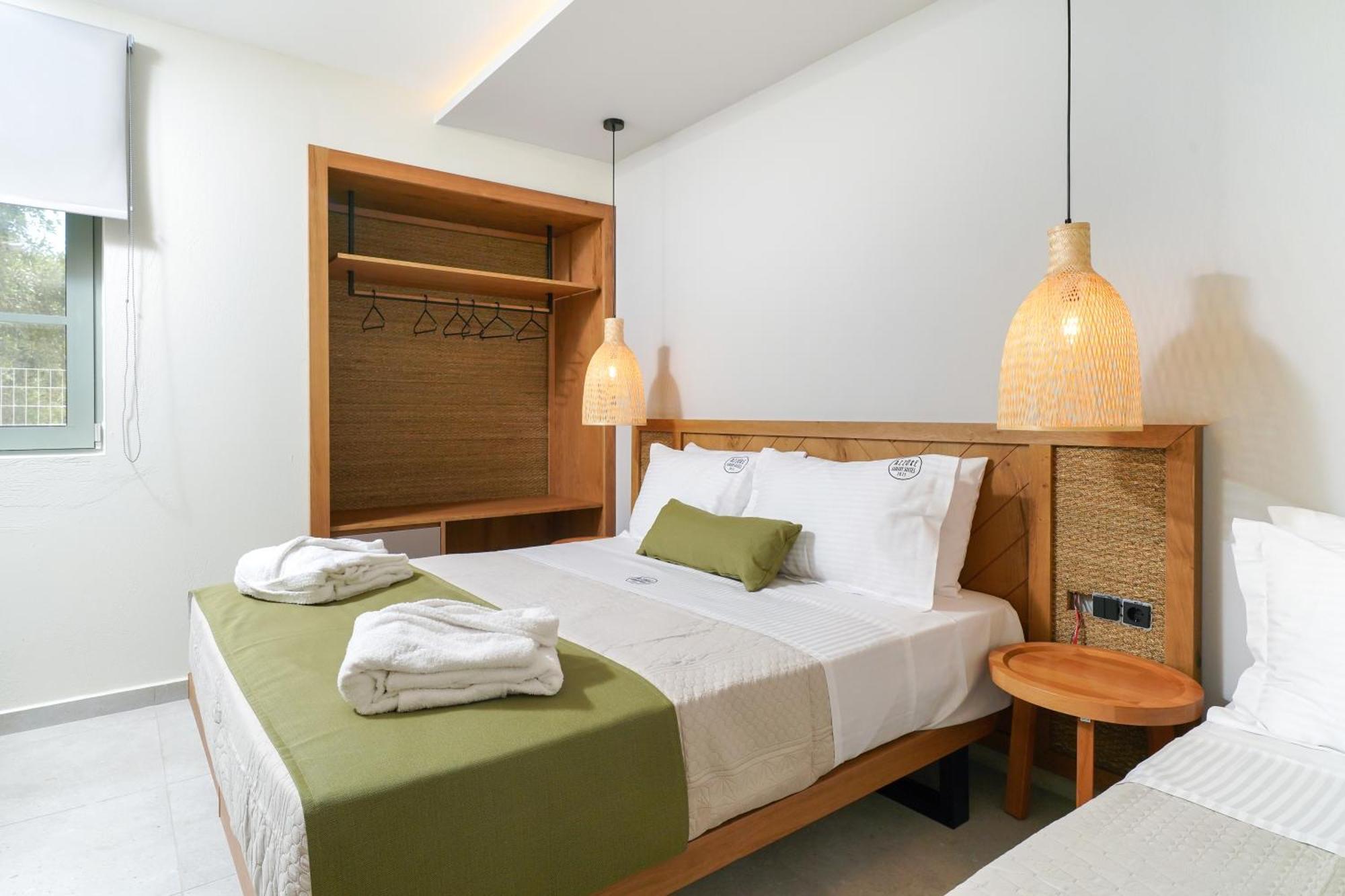 Azzure Luxury Suites 포토스 외부 사진
