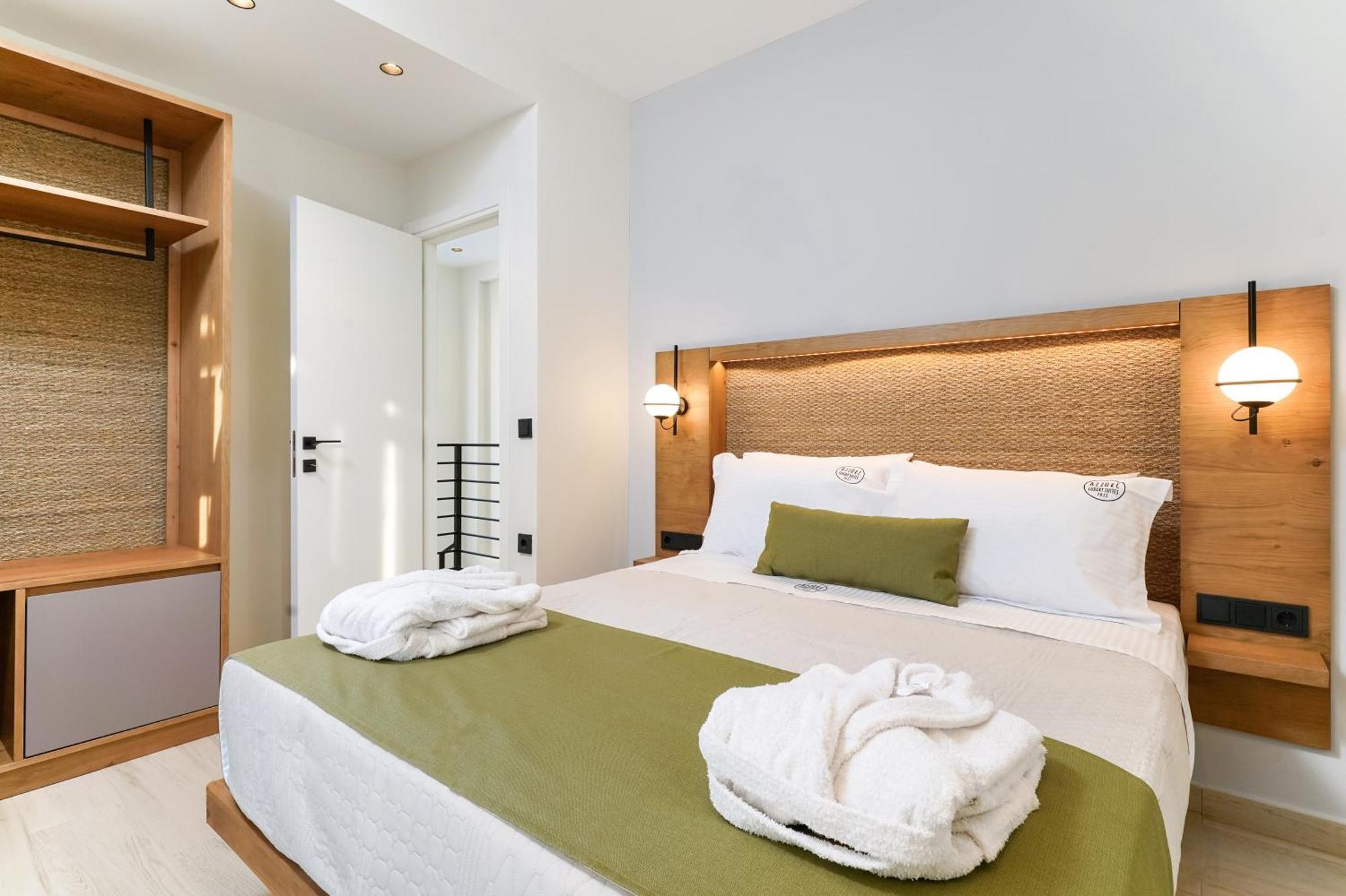Azzure Luxury Suites 포토스 외부 사진
