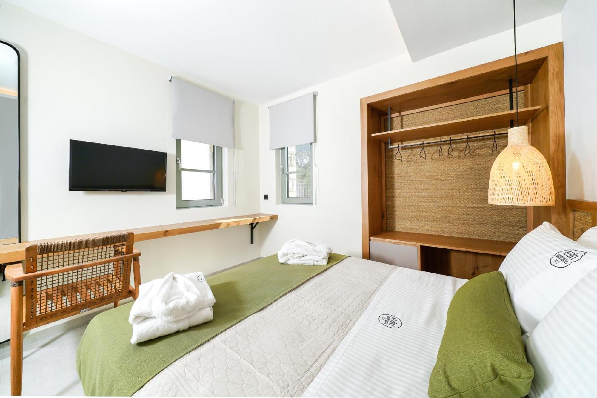 Azzure Luxury Suites 포토스 외부 사진