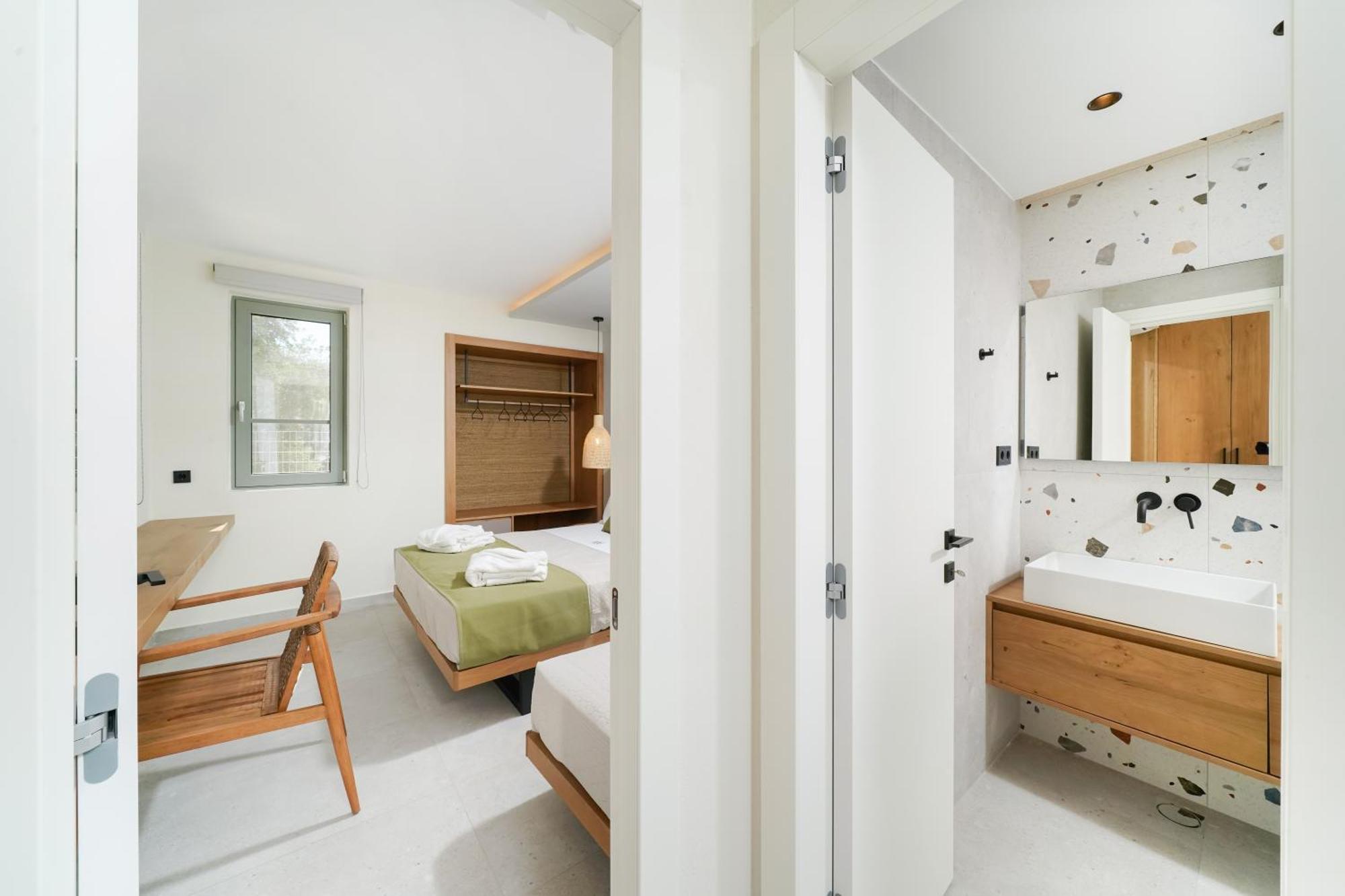 Azzure Luxury Suites 포토스 외부 사진