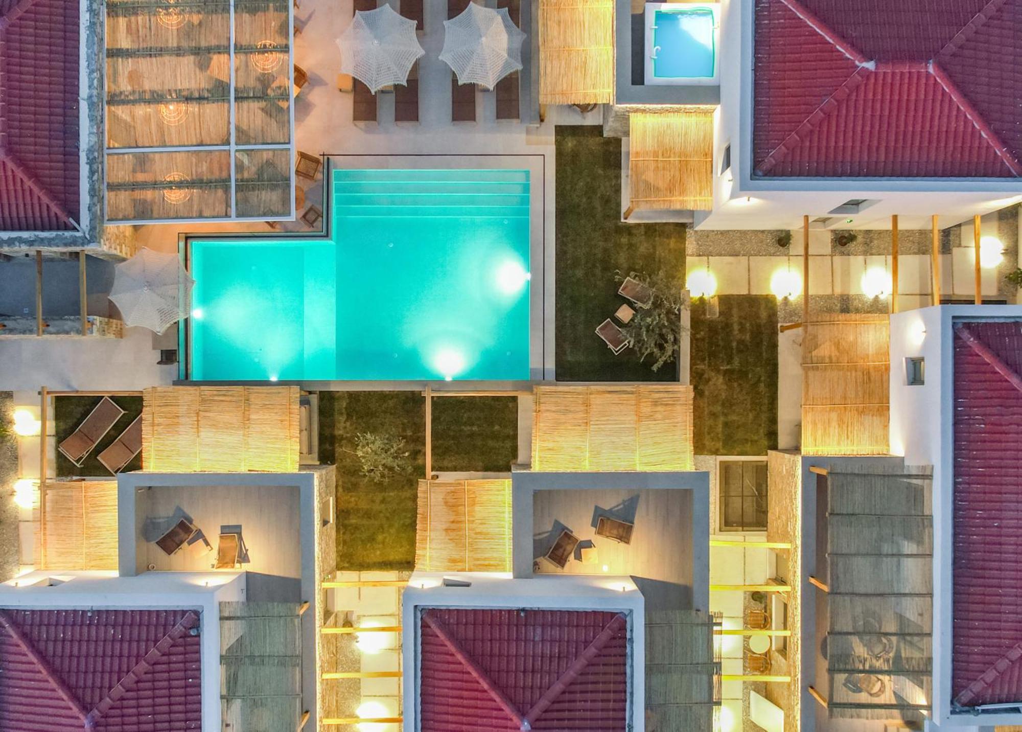 Azzure Luxury Suites 포토스 외부 사진