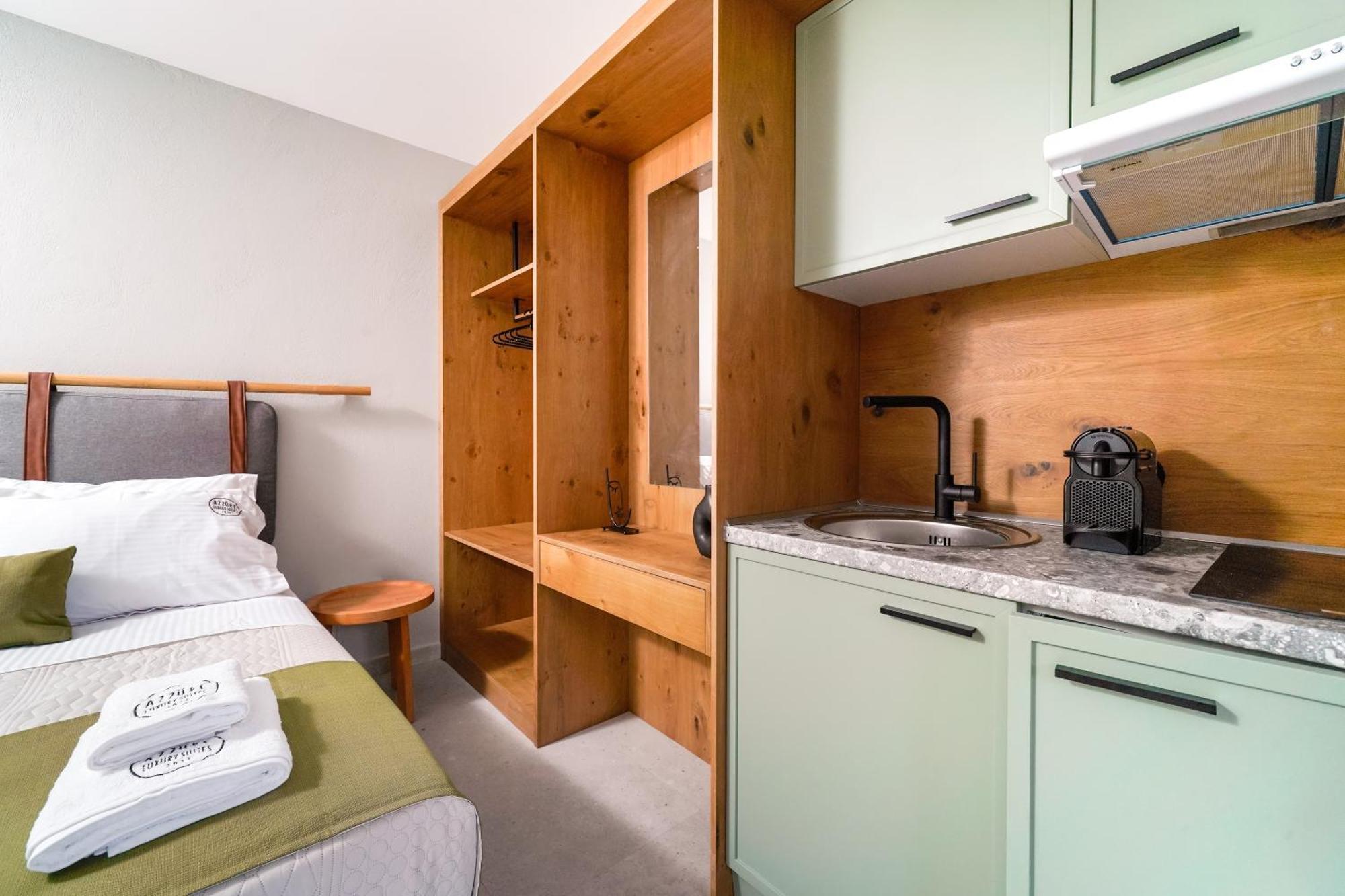 Azzure Luxury Suites 포토스 외부 사진