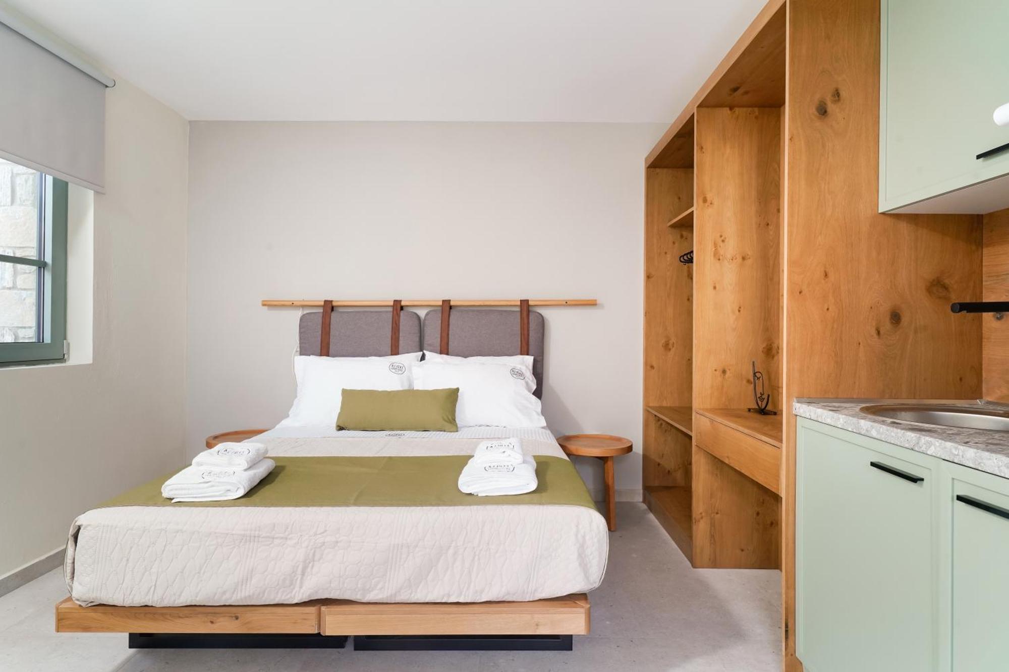 Azzure Luxury Suites 포토스 외부 사진
